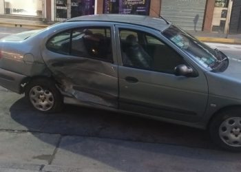 UN AUTO IMPACTÓ A OTRO EN DONADO Y BROWN