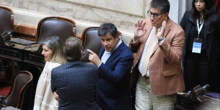 DOCE DIPUTADOS SE VAN PARA ARMAR UNA BANCADA PROPIA