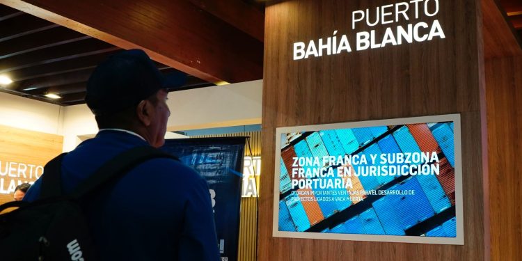 EL PUERTO DE BAHÍA BLANCA ESTUVO PRESENTE EN ARGENTINA OIL & GAS 2024