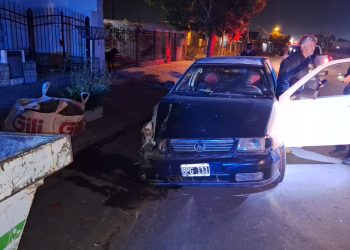 MANEJABA ALCOHOLIZADO Y CHOCO CONTRA UN CONTENEDOR