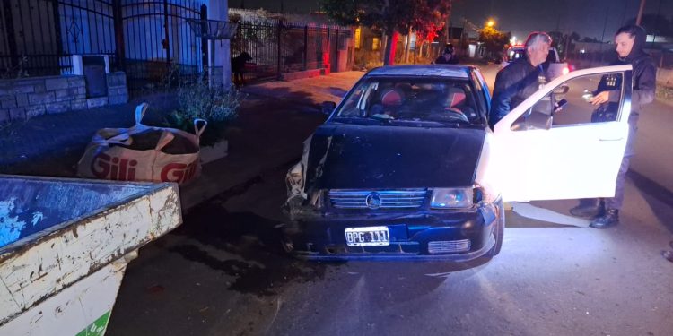 MANEJABA ALCOHOLIZADO Y CHOCO CONTRA UN CONTENEDOR