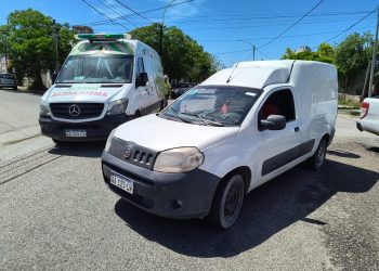 DOS MOTOCICLISTAS FUERON TRASLADADOS AL HOSPITAL CON POSIBLES FRACTURAS