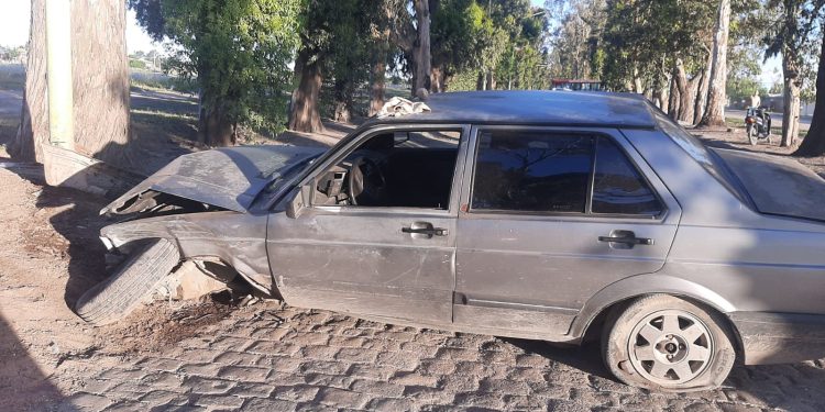 ALCOHOLIZADO IMPACTÓ CONTRA UNA COLUMNA DE ALUMBRADO