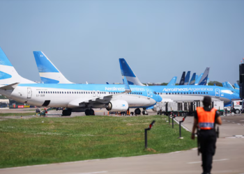 AEROLÍNEAS ARGENTINAS SUFRIÓ MÁS DE 250 CANCELACIONES Y PÉRDIDAS DE USD 2 MILLONES POR EL PARO DE TRANSPORTE