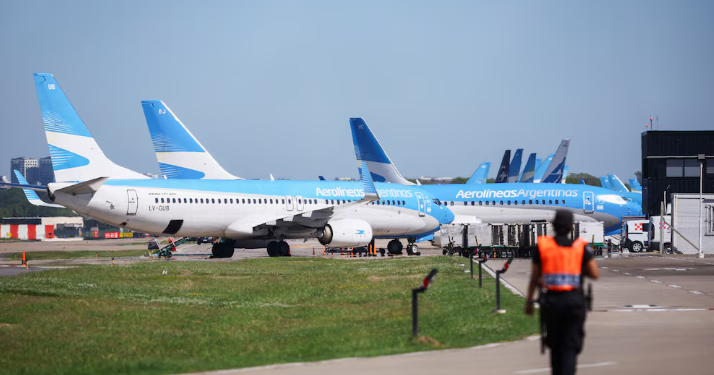 AEROLÍNEAS ARGENTINAS SUFRIÓ MÁS DE 250 CANCELACIONES Y PÉRDIDAS DE USD 2 MILLONES POR EL PARO DE TRANSPORTE