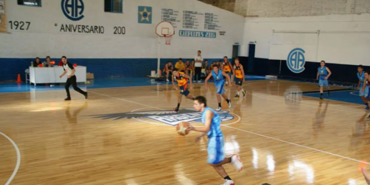 PALETTA: «NECESITAMOS 65 MILLONES DE PESOS PARA CAMBIAR EL TECHO DE LA CANCHA DE BÁSQUET»