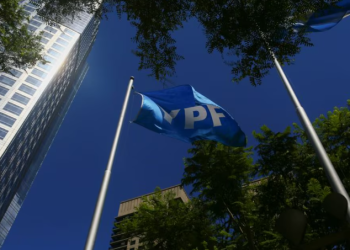 YPF ACELERA EL PLAN GNL: NEGOCIA UN ACUERDO CON UNA GRAN ENERGÉTICA GLOBAL Y ABRE NUEVAS OFICINAS EN LONDRES