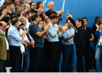 AXEL KICILLOF SE APOYA EN SUS PROPIOS INTENDENTES PARA DEFINIR EL DESDOBLAMIENTO, LAS PASO Y LAS REELECCIONES INDEFINIDAS EN PBA
