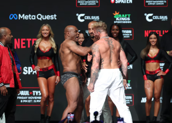 ESCÁNDALO ANTES DE LA «PELEA DEL AÑO»: MIKE TYSON GOLPEÓ A JAKE PAUL EN EL PESAJE