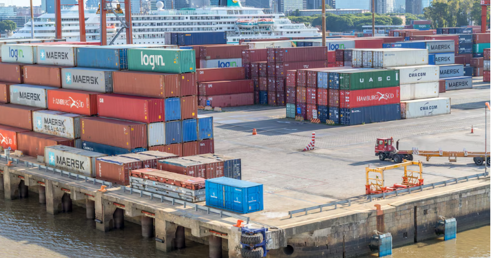 LA BALANZA COMERCIAL VOLVIÓ A TENER SUPERÁVIT EN OCTUBRE Y ACUMULA UN SALDO POSITIVO DE CASI USD 16.000 MILLONES