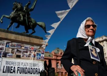 FALLECIÓ MIRTA ACUÑA DE BARAVALLE, FUNDADORA DE MADRES Y ABUELAS DE PLAZA DE MAYO