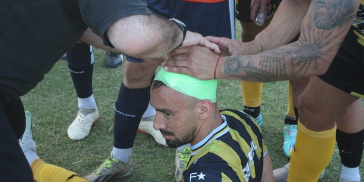 UN JUGADOR DE OLIMPO SUFRIÓ UN PIEDRAZO CUANDO FINALIZÓ EL PARTIDO