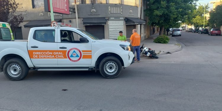 UNA MOTO Y UN AUTO CHOCARON EN EL BARRIO PEDRO PICO