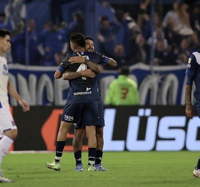 VÉLEZ LE GANÓ A TIGRE Y SE ESCAPA EN LO MÁS ALTO DE LA TABLA