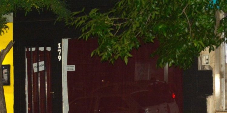 AMENAZO CON MATARSE Y RETUVO A SU HERMANA CON UN CUCHILLO