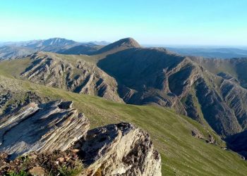 RESCATARON A UN MONTAÑISTA QUE SE FRACTURÓ CUANDO SUBÍA EL CERRO TRES PICOS