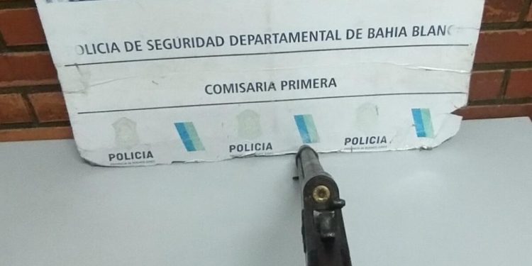 DETIENEN A UN DELICUENTE POR UN ROBO A MANO ARMADA EN LA CALLE