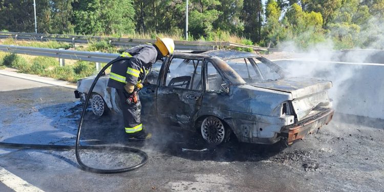 UN HERIDO EN UN CHOQUE Y DOS INCENDIOS CON PÉRDIDAS TOTALES EL INFORME DE DEFENSA CIVIL