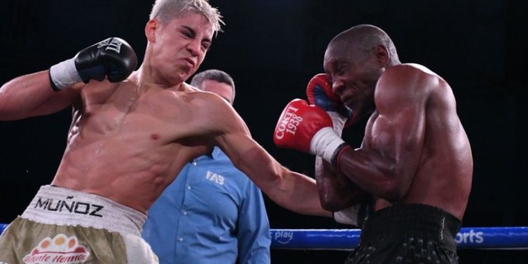 NERI MUÑOZ NOQUEÓ A JOSÉ ACEVEDO Y CONQUISTÓ EL FEDELATIN LIGERO AMB