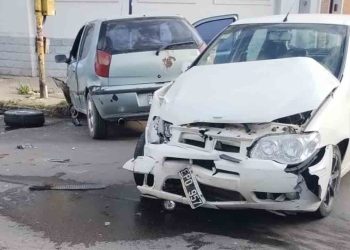 CHOCARON DOS AUTOS, UNO DE LOS CONDUCTORES IBA ALCOHOLIZADO