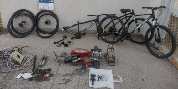 TRES PERSONAS FUERON APREHENDIDAS LUEGO DE UNA SERIE DE CINCO ALLANAMIENTOS