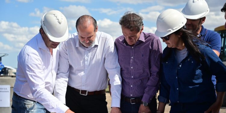 AVANZAN LAS OBRAS EN EL ACUEDUCTO QUE UNE EL DIQUE CON LA PLANTA GRÜNBEIN