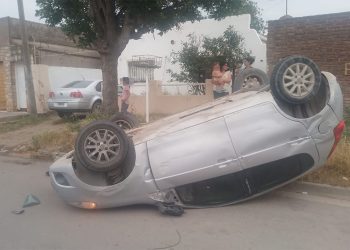 ESTABA BORRACHO, SE DURMIO Y VOLCO