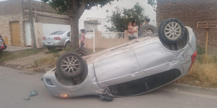 ESTABA BORRACHO, SE DURMIO Y VOLCO