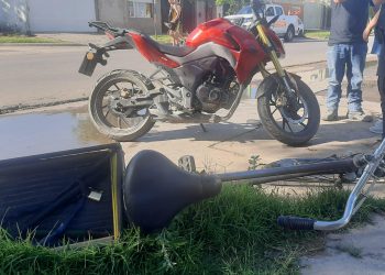 UN CICLISTA Y UN MOTOCICLISTA FUERON HOSPITALIZADOS, LO DESTACADO DE DEFENSA CIVIL