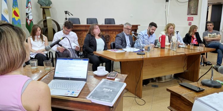 VIGIER: «LAS PREGUNTAS SE CENTRARON EN EL MERCADO MUNICIPAL Y EL MERCADO BAHIENSE»