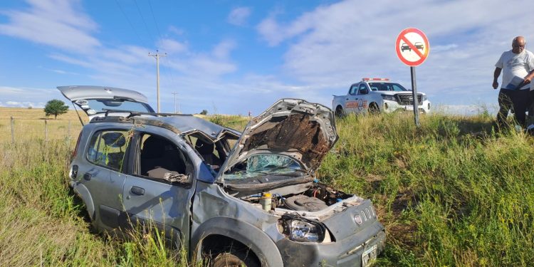 DOS VEHICULOS VOLCARON Y ALGUNOS INTEGRANTES FUERON HOSPITALIZADOS