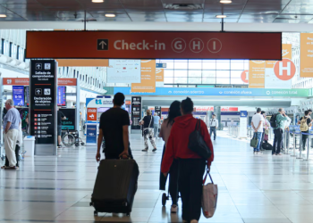 EL GOBIERNO NO REEMPLAZARÁ EL IMPUESTO PAÍS Y DESDE ENERO SERÁ MÁS BARATO GASTAR EN DÓLARES CON TARJETA