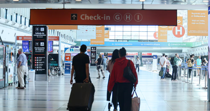 EL GOBIERNO NO REEMPLAZARÁ EL IMPUESTO PAÍS Y DESDE ENERO SERÁ MÁS BARATO GASTAR EN DÓLARES CON TARJETA