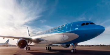 CAMINO A LA PRIVATIZACIÓN: AEROLÍNEAS ARGENTINAS FIRMÓ UN ACUERDO HISTÓRICO CON UNA EMPRESA AÉREA REGIONAL