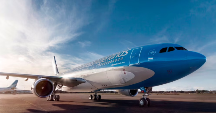 CAMINO A LA PRIVATIZACIÓN: AEROLÍNEAS ARGENTINAS FIRMÓ UN ACUERDO HISTÓRICO CON UNA EMPRESA AÉREA REGIONAL