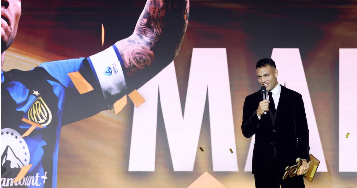 LAUTARO MARTÍNEZ VOLVIÓ A SER PREMIADO COMO MEJOR FUTBOLISTA DE LA SERIE A EN ITALIA