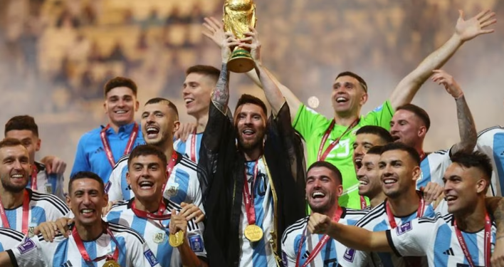 A DOS AÑOS DEL TÍTULO EN QATAR, QUIENES SON LOS CAMPEONES DEL MUNDO QUE TIENEN CHANCES DE LLEGAR EN EL 2026 Y LOS QUE DIRÁN ADIÓS