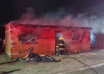 DOS INCENDIOS DEJARON DAÑOS TOTALES Y TRES PERSONAS FUERON ATENDIDAS