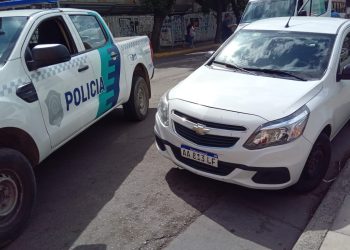 UNA MOTOCICLISTA FUE TRASLADADA AL HOSPITAL LUEGO DE UN CHOQUE EN EL CENTRO DE BAHÍA