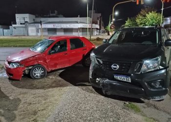 UNA JOVEN RESULTO HERIDA LUEGO DE UN CHOQUE ENTRE UNA CAMIONETA Y UN AUTO
