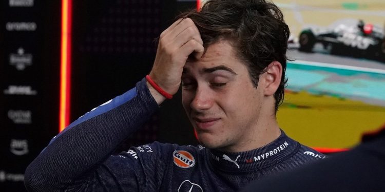 LA EMOCIÓN DE COLAPINTO ANTES DE LA LARGADA Y EL TOQUE RÁPIDAMENTE QUE LO DEJO AFUERA