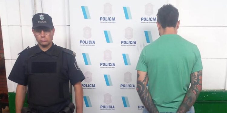 UN HOMBRE QUE CIRCULABA EN UNA CAMIONETA ROBADA FUE DETENIDO EN EL DÍA DE HOY