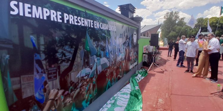 OVIEDO: «LOS EMPLEADOS DE COMERCIO TRABAJARÁN HASTA LAS 16HS PARA NAVIDAD Y AÑO NUEVO»