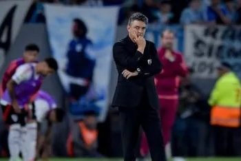 RACING CERRÓ EL AÑO FELIZ ANTE UN RIVER QUE NO ASEGURO SU ÚLTIMO OBJETIVO