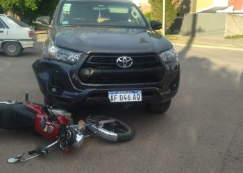 UN MOTOCICLISTA MENOR DE EDAD FUE HOSPITALIZADO POR UN CHOQUE EN VILLA MITRE
