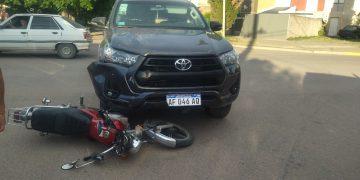 UN MOTOCICLISTA MENOR DE EDAD FUE HOSPITALIZADO POR UN CHOQUE EN VILLA MITRE