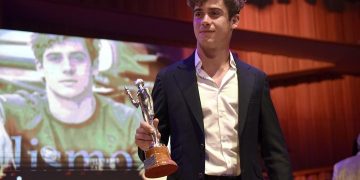 FRANCO COLAPINTO Y EL DIBU MARTÍNEZ GANARON LA ESTATUILLA DE ORO DE LOS PREMIOS OLIMPIA 2024