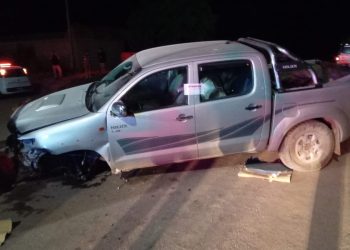 MANEJABA BORRACHO Y CHOCO LA CAMIONETA CONTRA UNA LUMINARIA