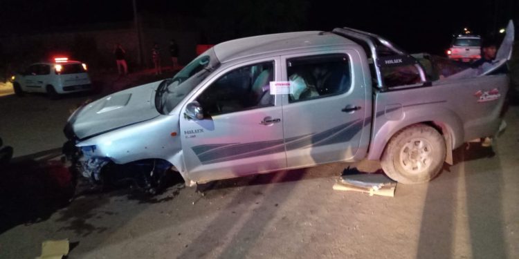MANEJABA BORRACHO Y CHOCO LA CAMIONETA CONTRA UNA LUMINARIA