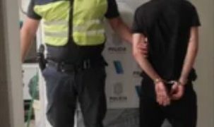 FUE CAPTURADO POR INTENTAR ROBAR UNA BICICLETA DE LA VEREDA DE UNA HELADERÍA